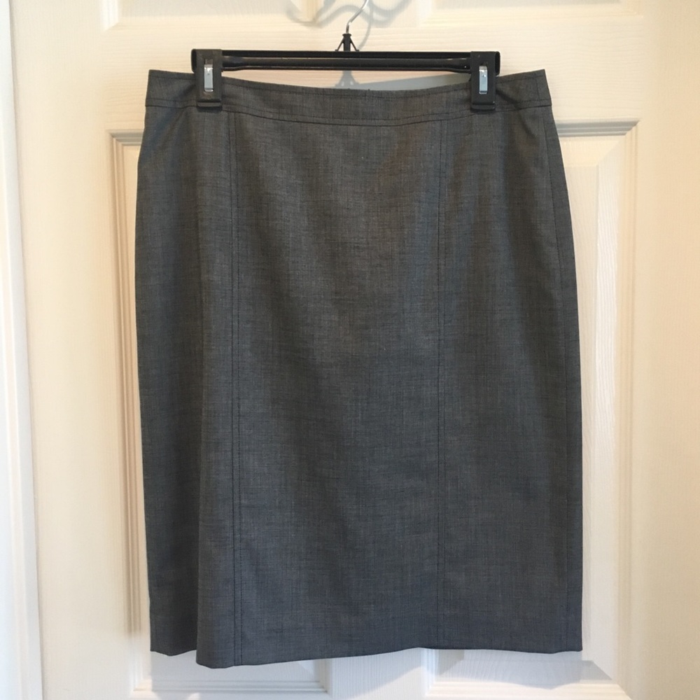 Halogen pencil skirt. Gray/black. Size 8